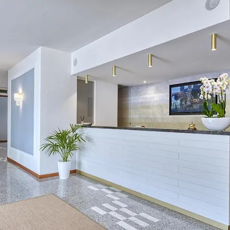 Sky Pool Sole ホテル