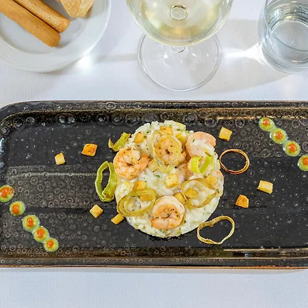 Sky Pool Sole Отель