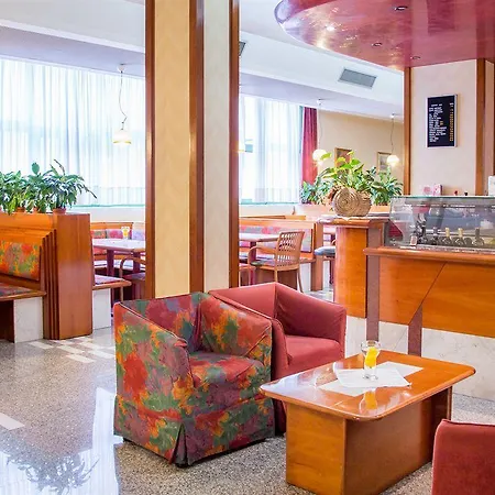 Sky Pool Sole ホテル ガルダ