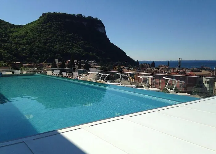 Sky Pool Sole Garda (Verona)