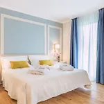 酒店 加尔达天空泳池酒店 4*