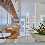 加尔达天空泳池酒店 4*