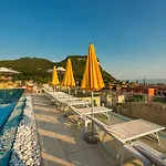 加尔达天空泳池酒店 酒店 加尔达