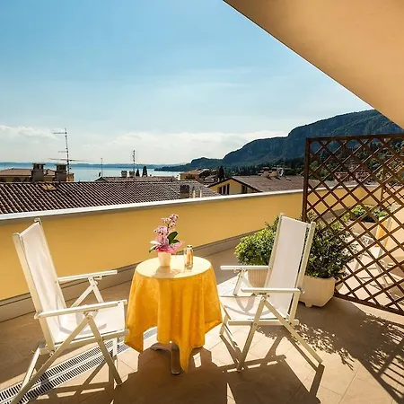 Sky Pool Sole Garda 4*