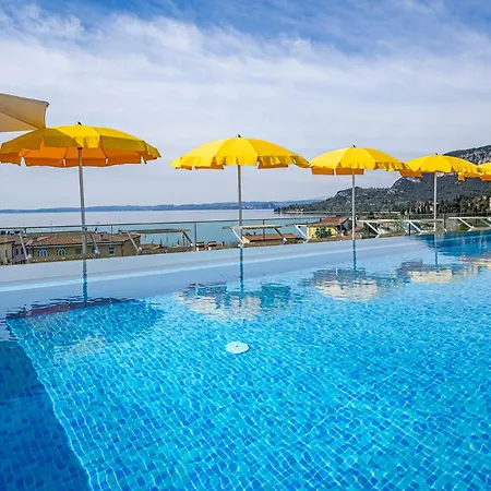 Hotel Sky Pool Sole Garda