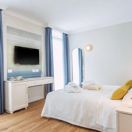 Sky Pool Sole Szálloda 4*
