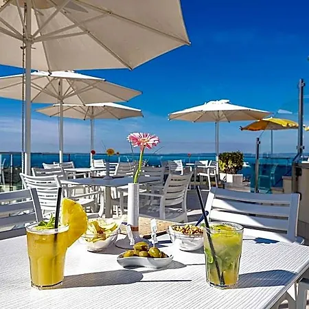 Hotel Sky Pool Sole 4*