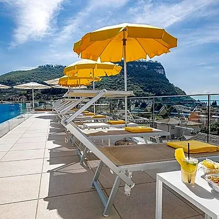 Sky Pool Sole