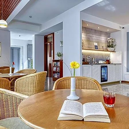 Sky Pool Sole 4* غارْدا
