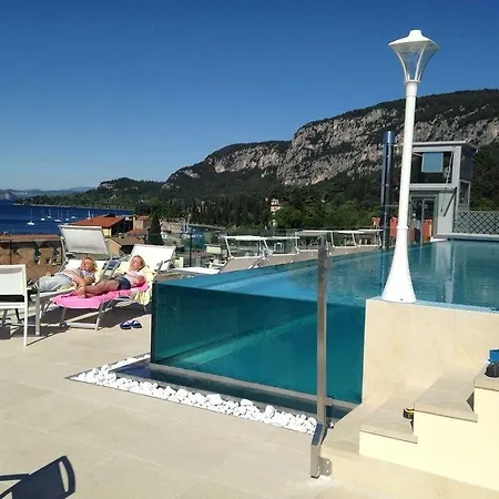 Sky Pool Sole Garda Hotel
