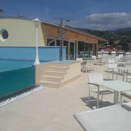 Sky Pool Sole Garda Hotel