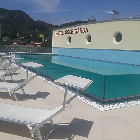 Hotel Sky Pool Sole Garda