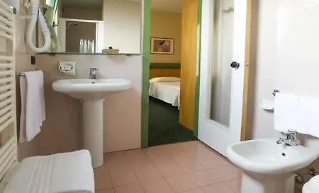 Hotel Sky Pool Sole Garda