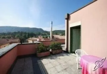 Sky Pool Sole Garda