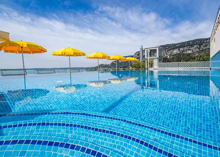 Sky Pool Sole Garda (Verona)