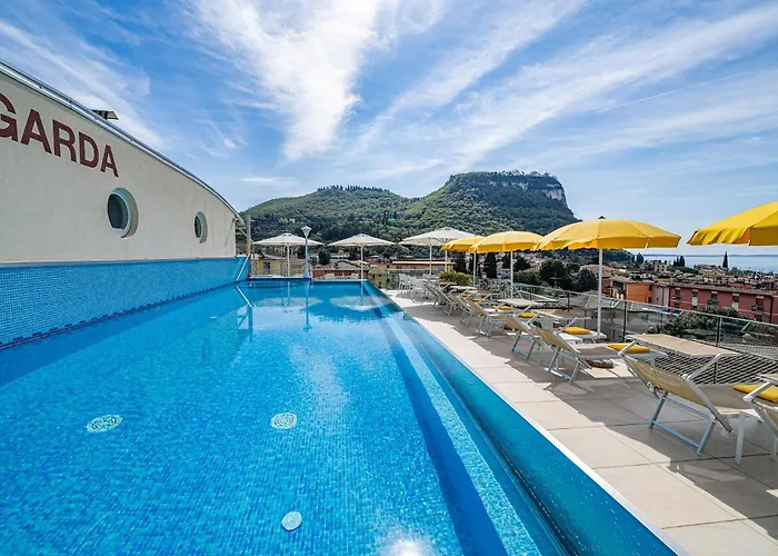 Sky Pool Sole Hotel