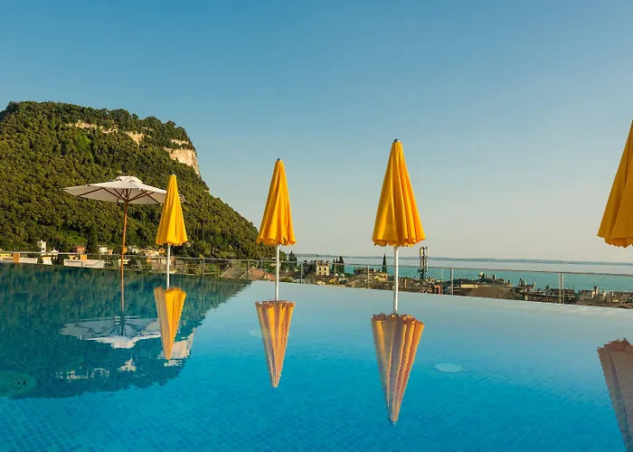 Hotel Sky Pool Sole