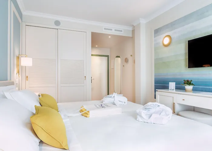 Hotel Sky Pool Sole 4*