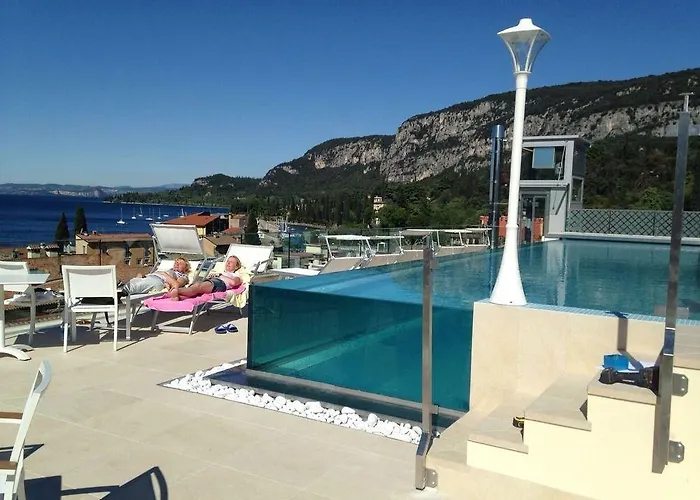 Sky Pool Sole Hotel