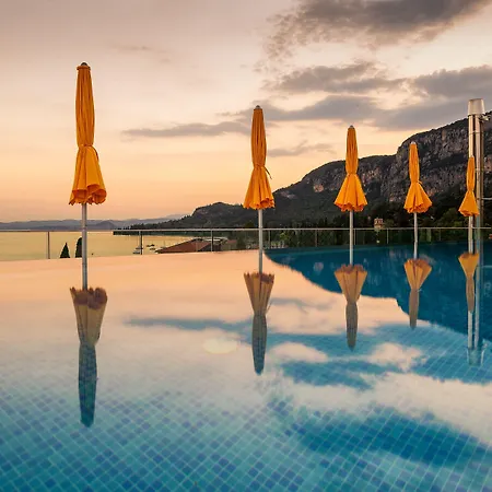 Sky Pool Sole Szálloda 4*