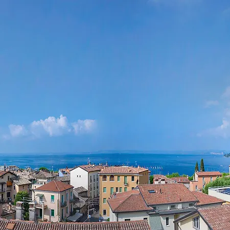 Sky Pool Sole Szálloda Garda