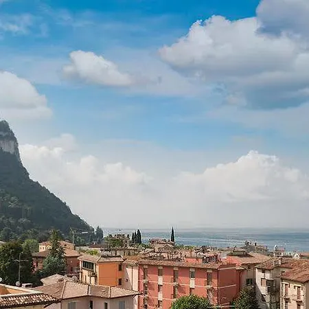 Szálloda Sky Pool Sole Garda