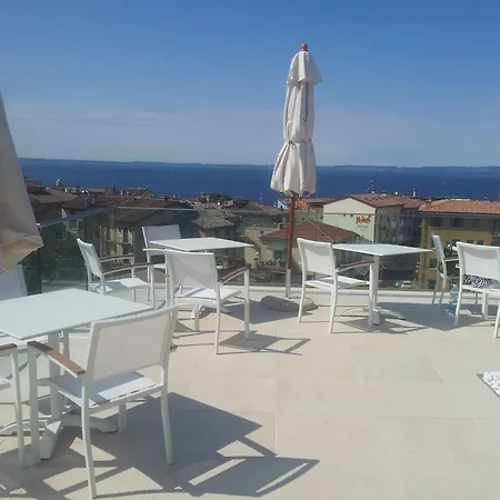 Sky Pool Sole 4* Garda